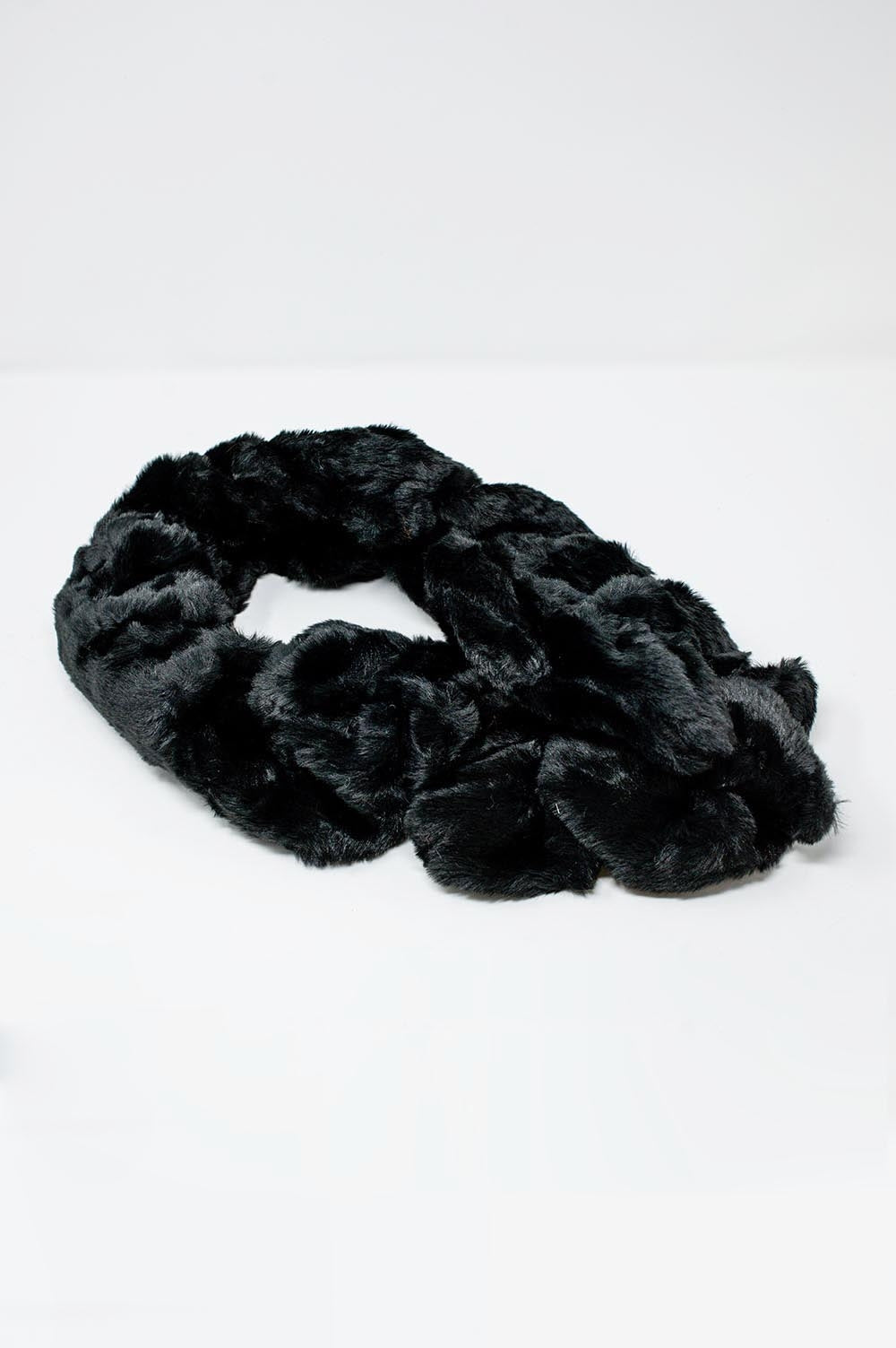 Faux fur collar in black Szua Store