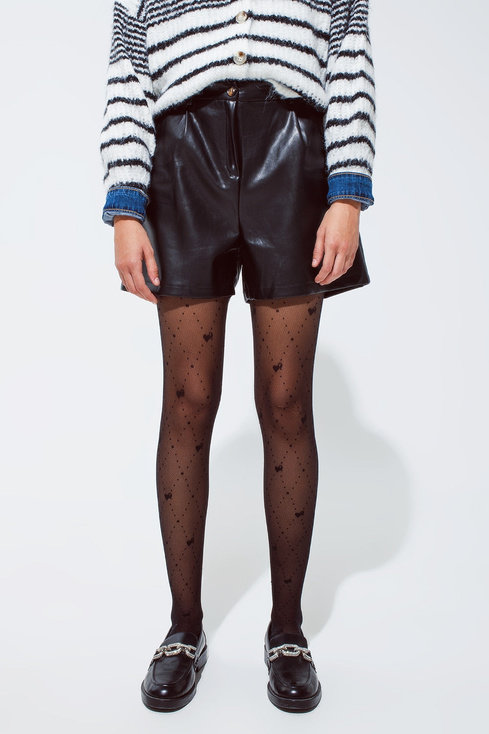 Q2 Faux leather oversized shorts with pleat down the front and pockets in black