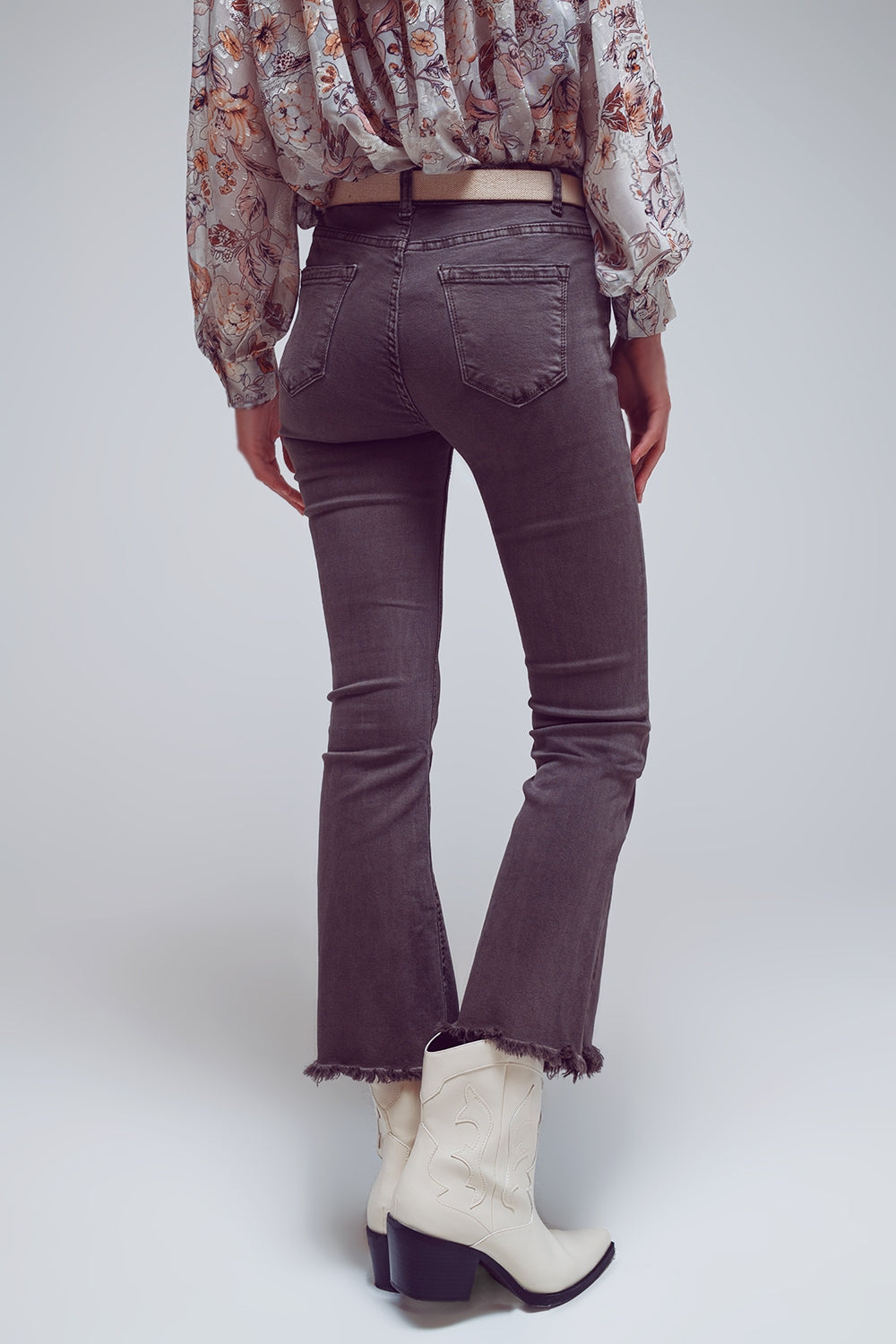 Flare jeans with raw hem edge in dark grey - Szua Store