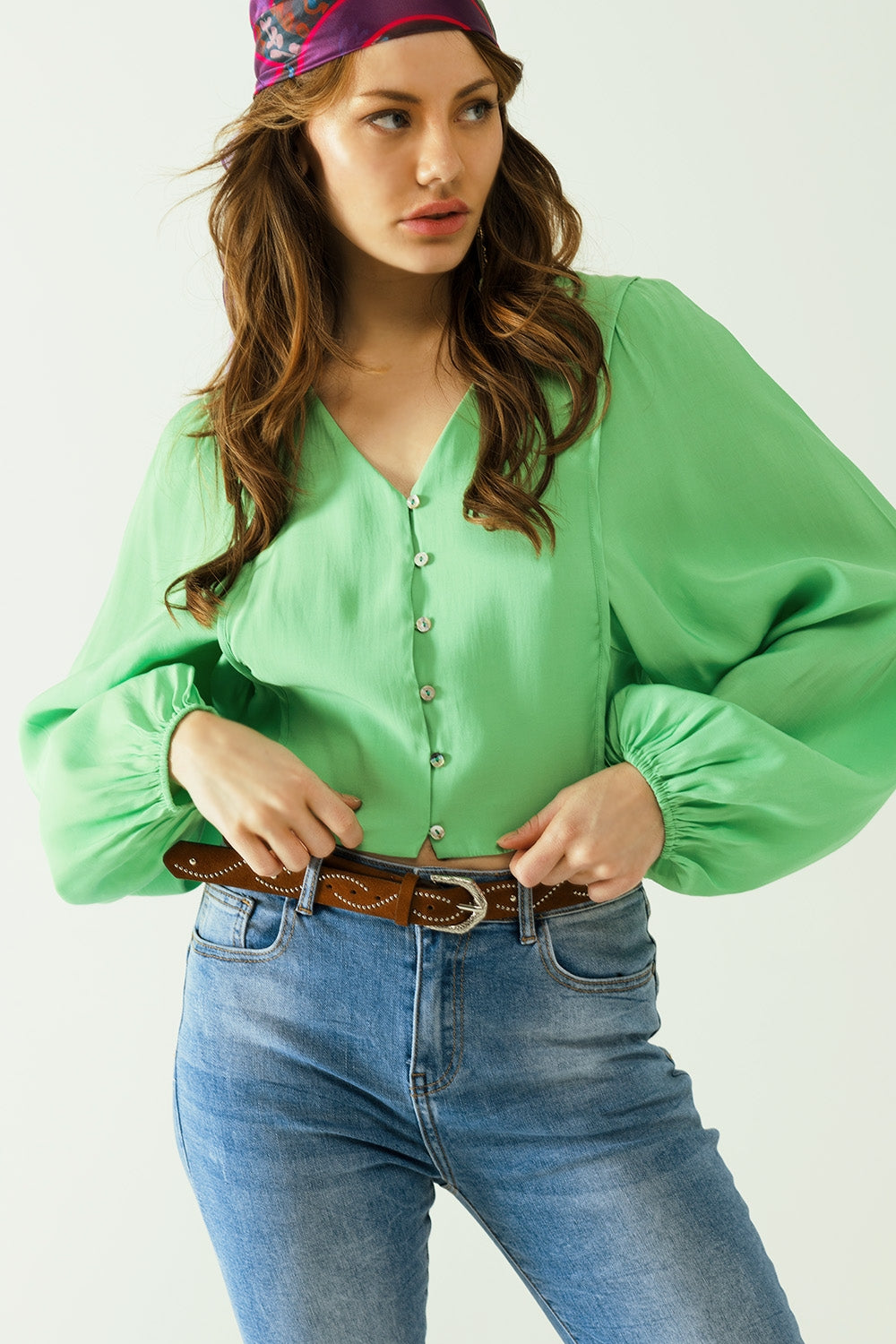 Q2 Green blouse with balloon sleeves and frontal closure with buttons