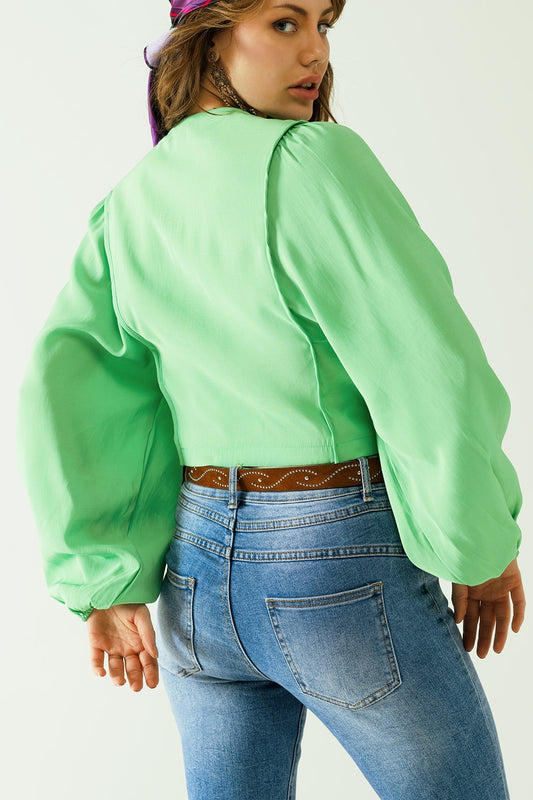 Blusa verde con manga globo y cierre frontal con botones