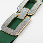 Cinturón elástico verde con doble hebilla ovalada con incrustaciones de strass