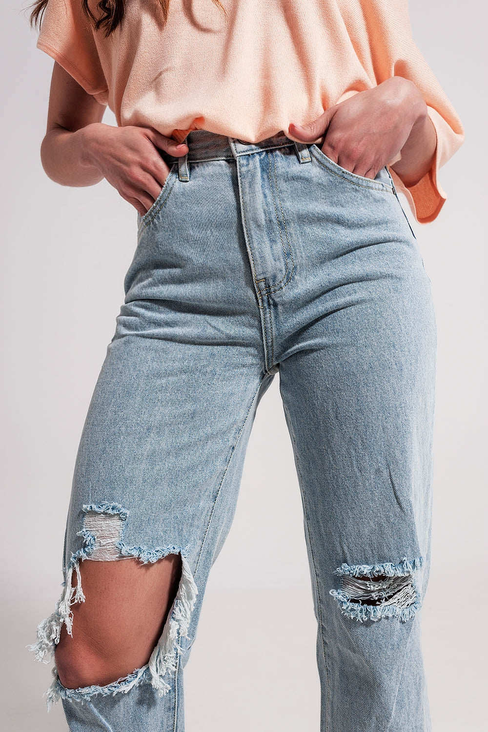 High rise mom jeans in lightwash with rips Szua Store