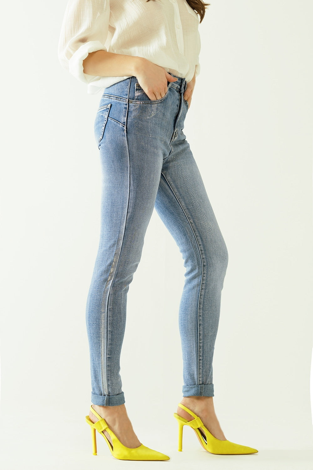 High-waisted jeans with five pockets with silver powder-coated effect