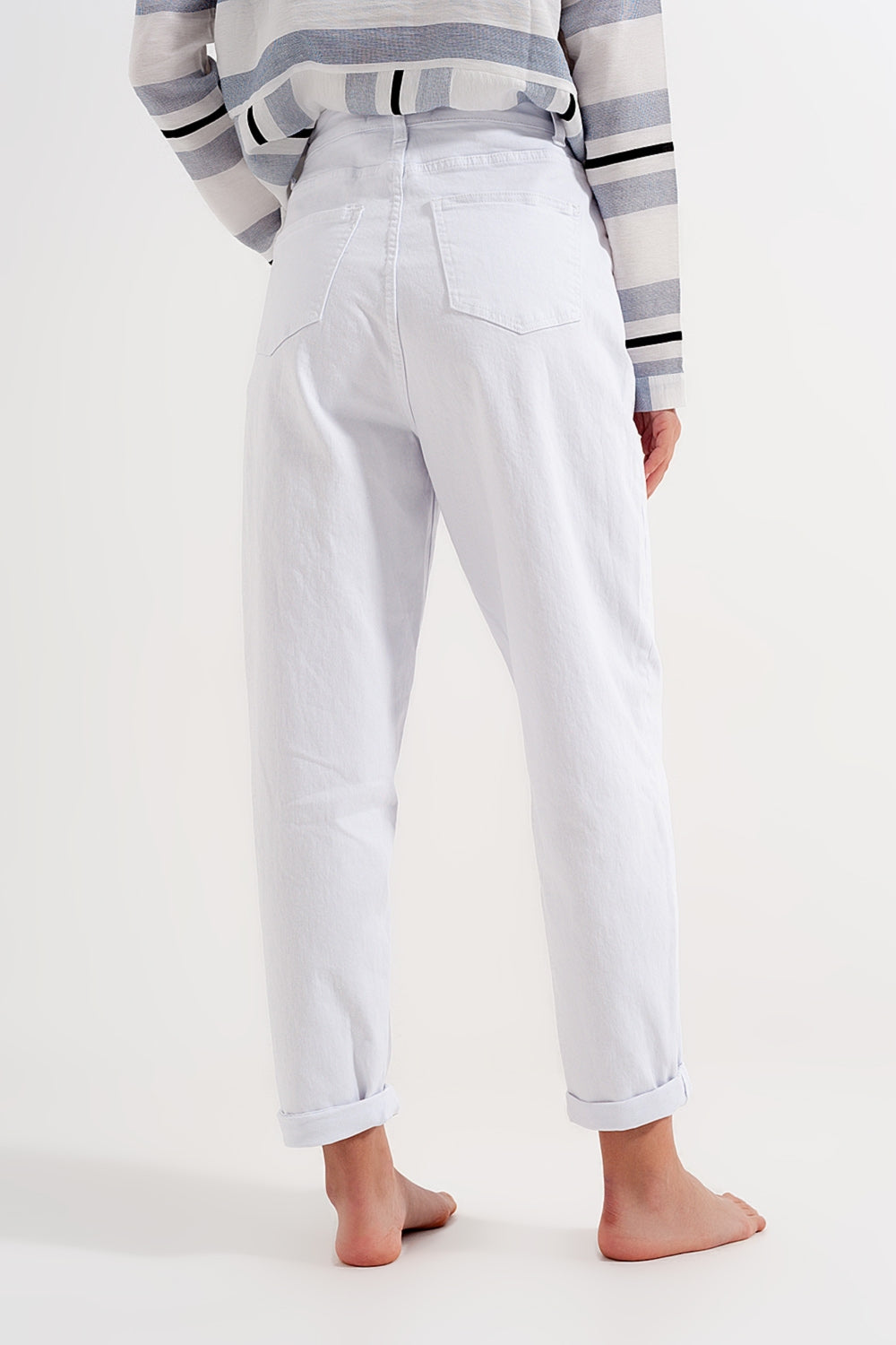 High  waisted loose tapered leg jeans in white Szua Store