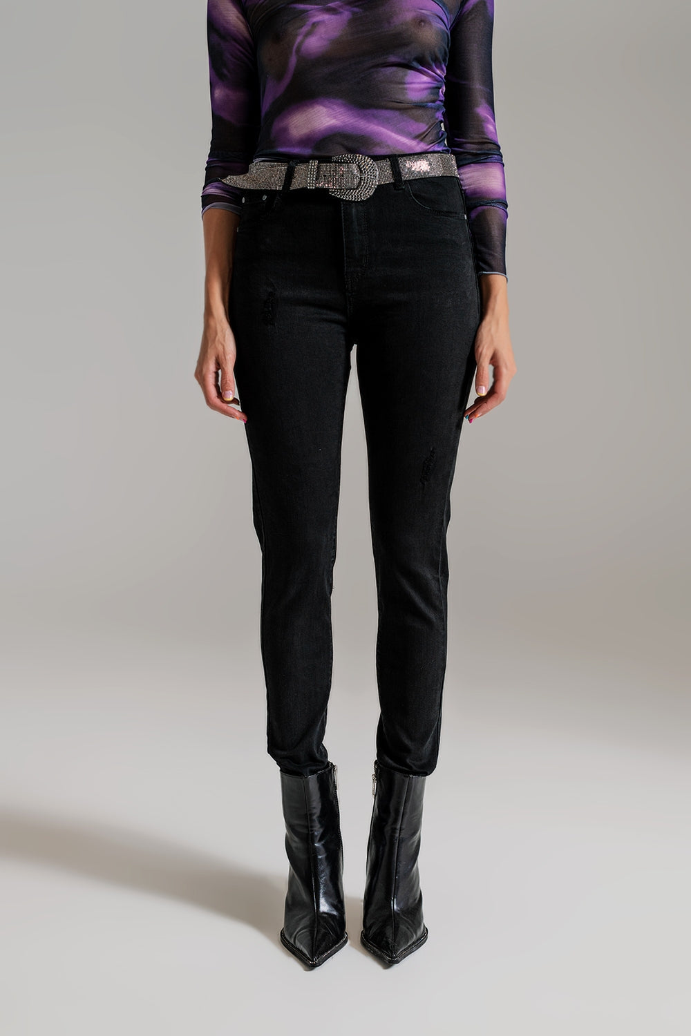 Q2 High waisted skinny jeans Distressed At The Hem in Black