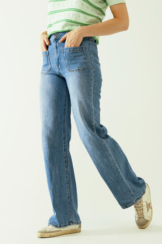 Jeans pierna ancha con cierre frontal con botones metálicos y bolsillos delanteros