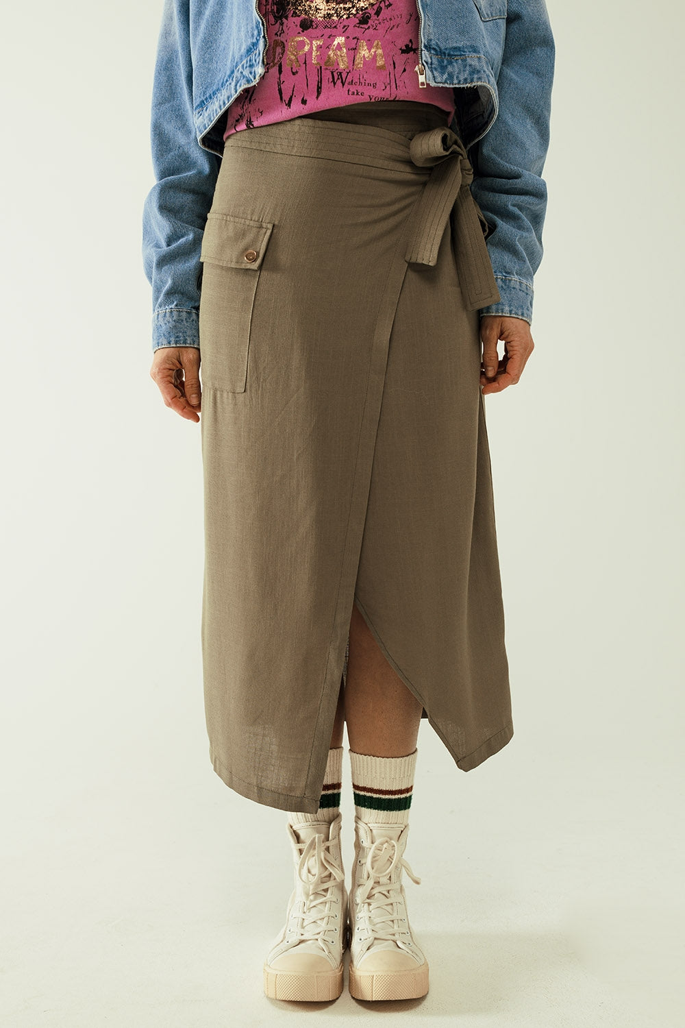 Q2 Khaki mid-length skirt with one pocket and a lace detail