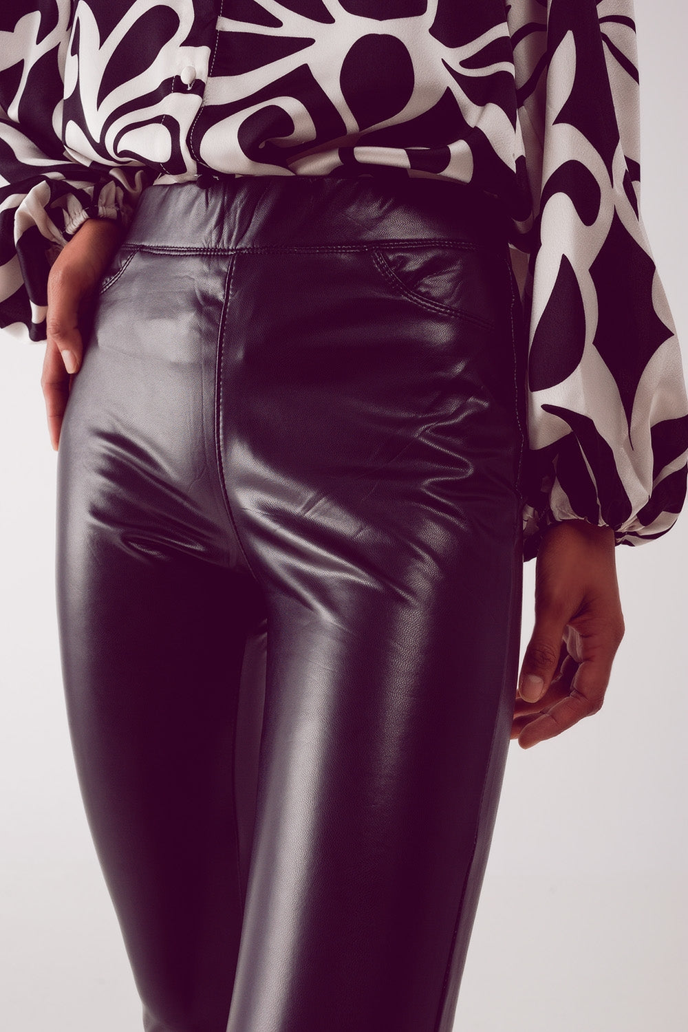 Leather look leggings in black Szua Store