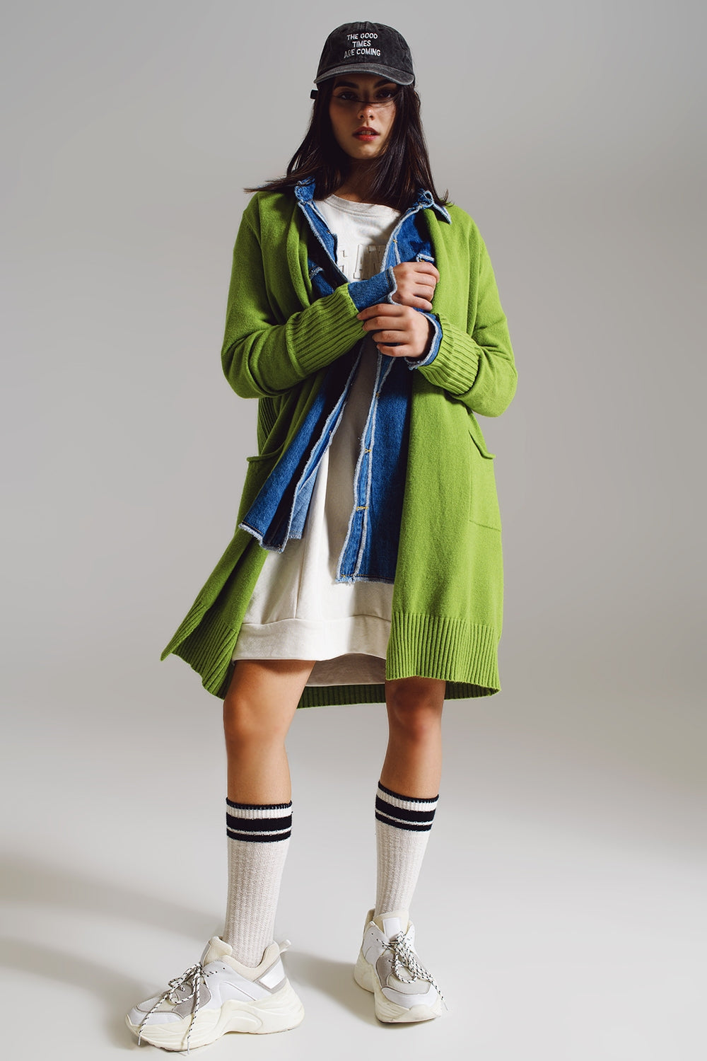 Q2 Long green cardigan with folded pockets