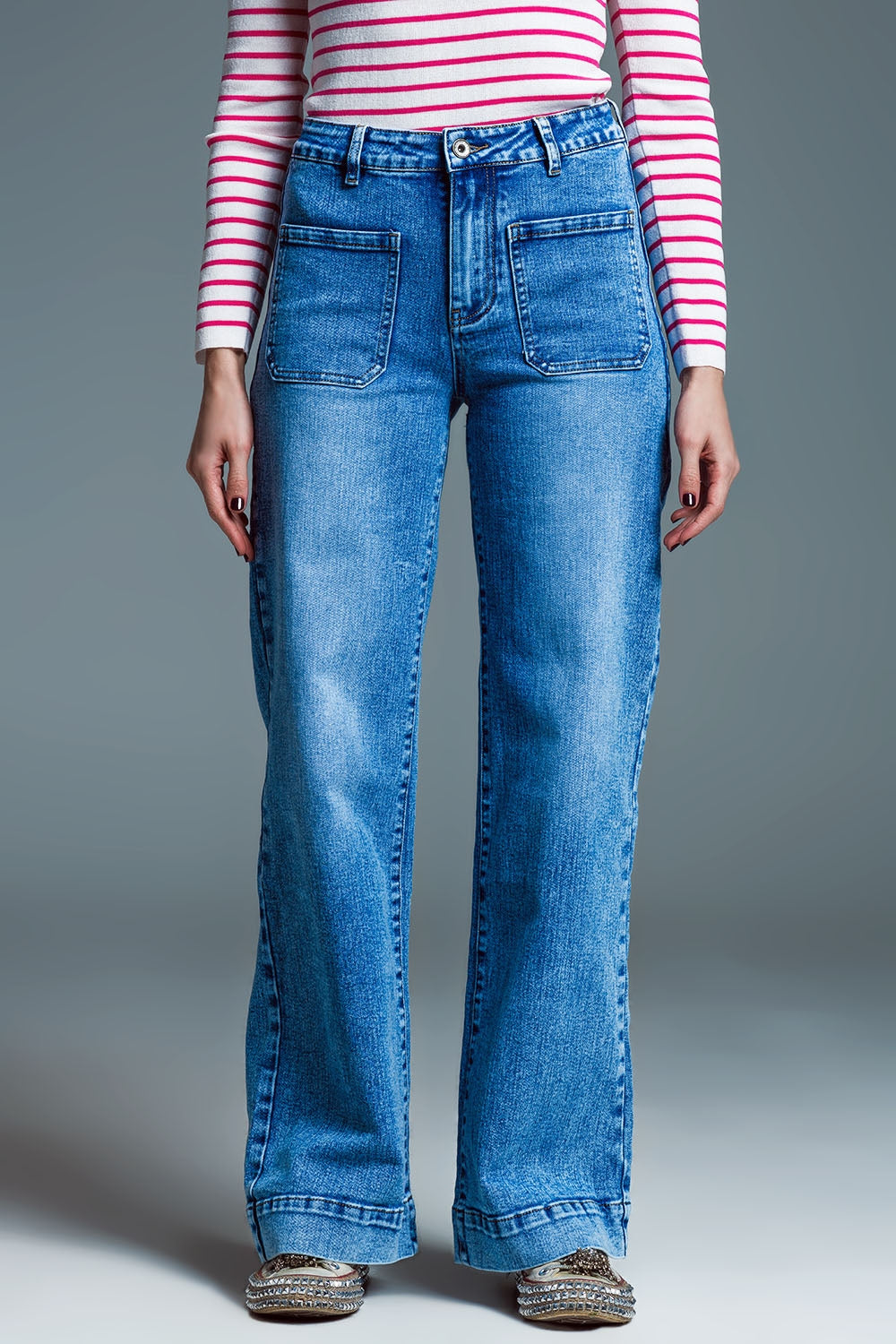 Q2 Low Waisted Jeans With Wide Leg And Marine Style Front Pockets in Mid Wash