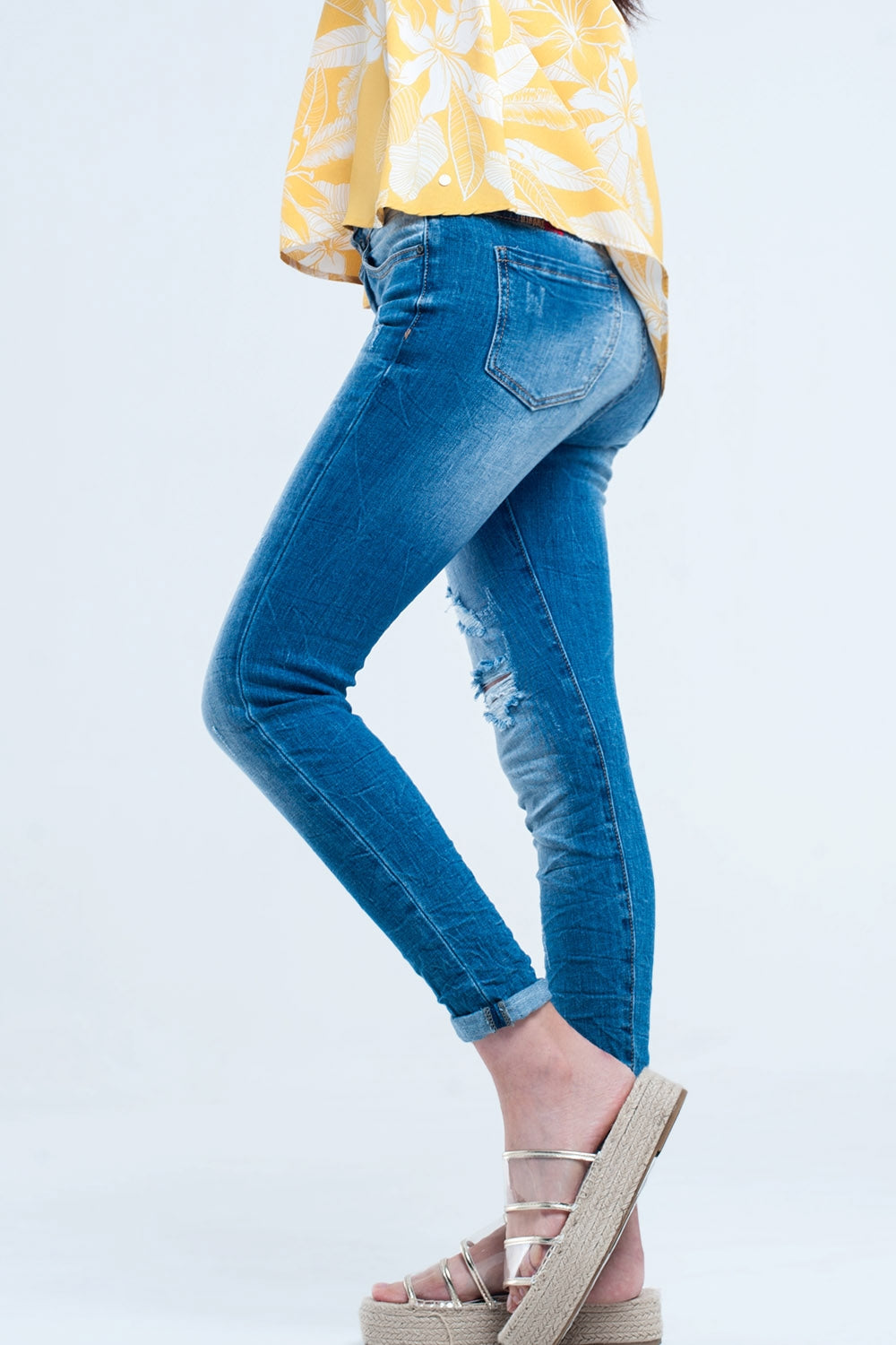 Mid wash fitted jeans with rips Szua Store