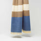 Pañuelo multicolor con strepes en beige y azul.