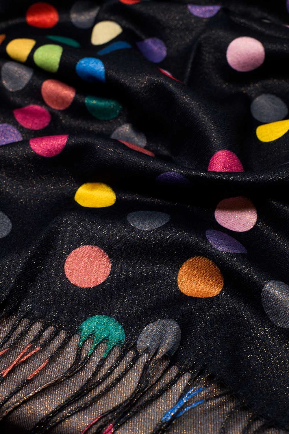 Bufanda suave de lunares multicolores en negro