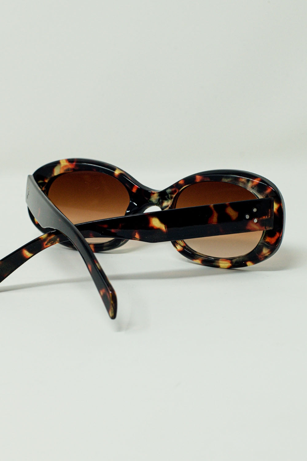 Q2 Oversized Cat Eye Sunglasses With Wide Rim in Black