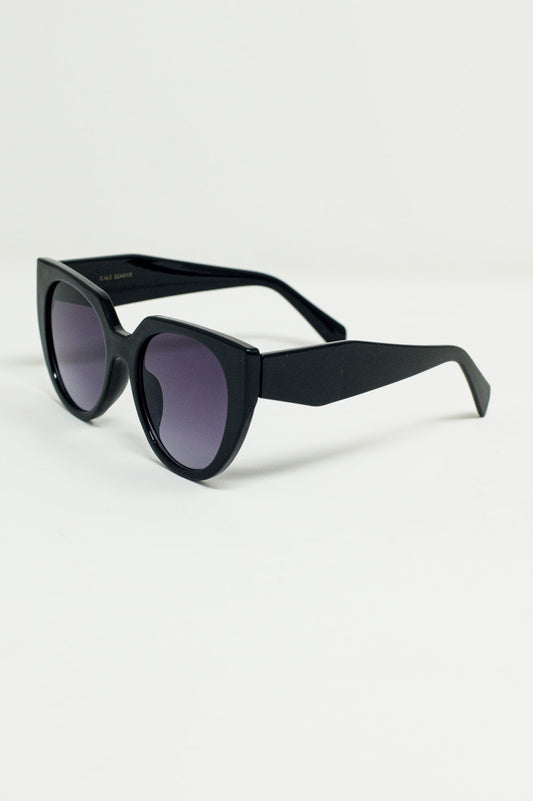 Q2 Oversized Cat Eye Sunglasses With Wide Rim in Black