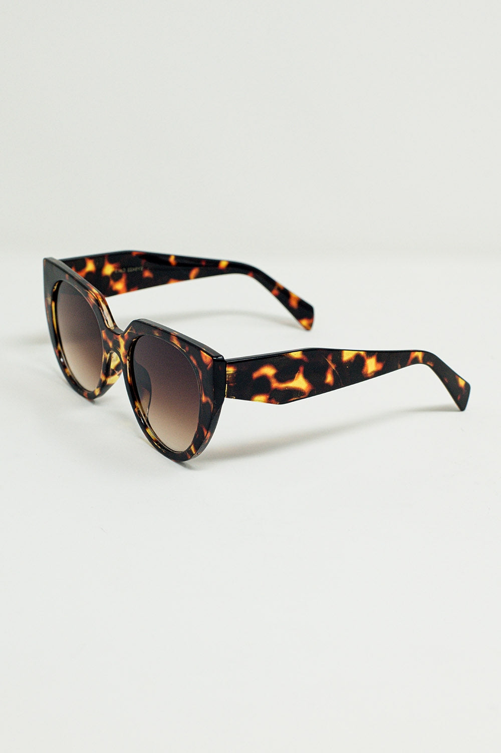 Q2 Oversized Cat Eye Sunglasses With Wide Rim in Tortoise Shell