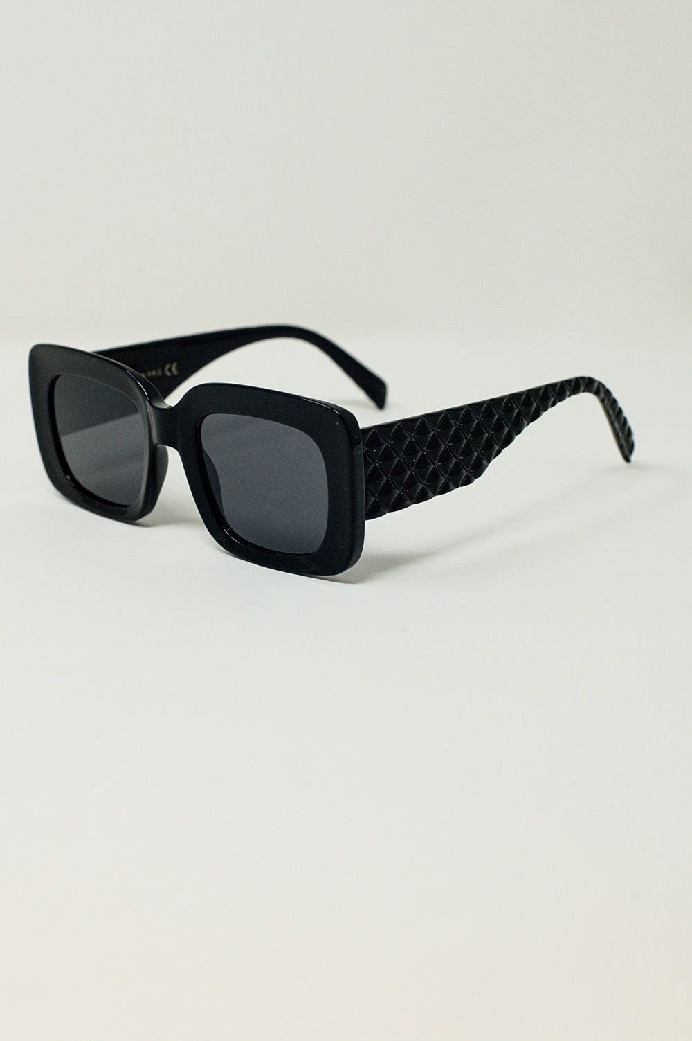 Q2 Oversized Oval Sunglasses With Side Detail in Black