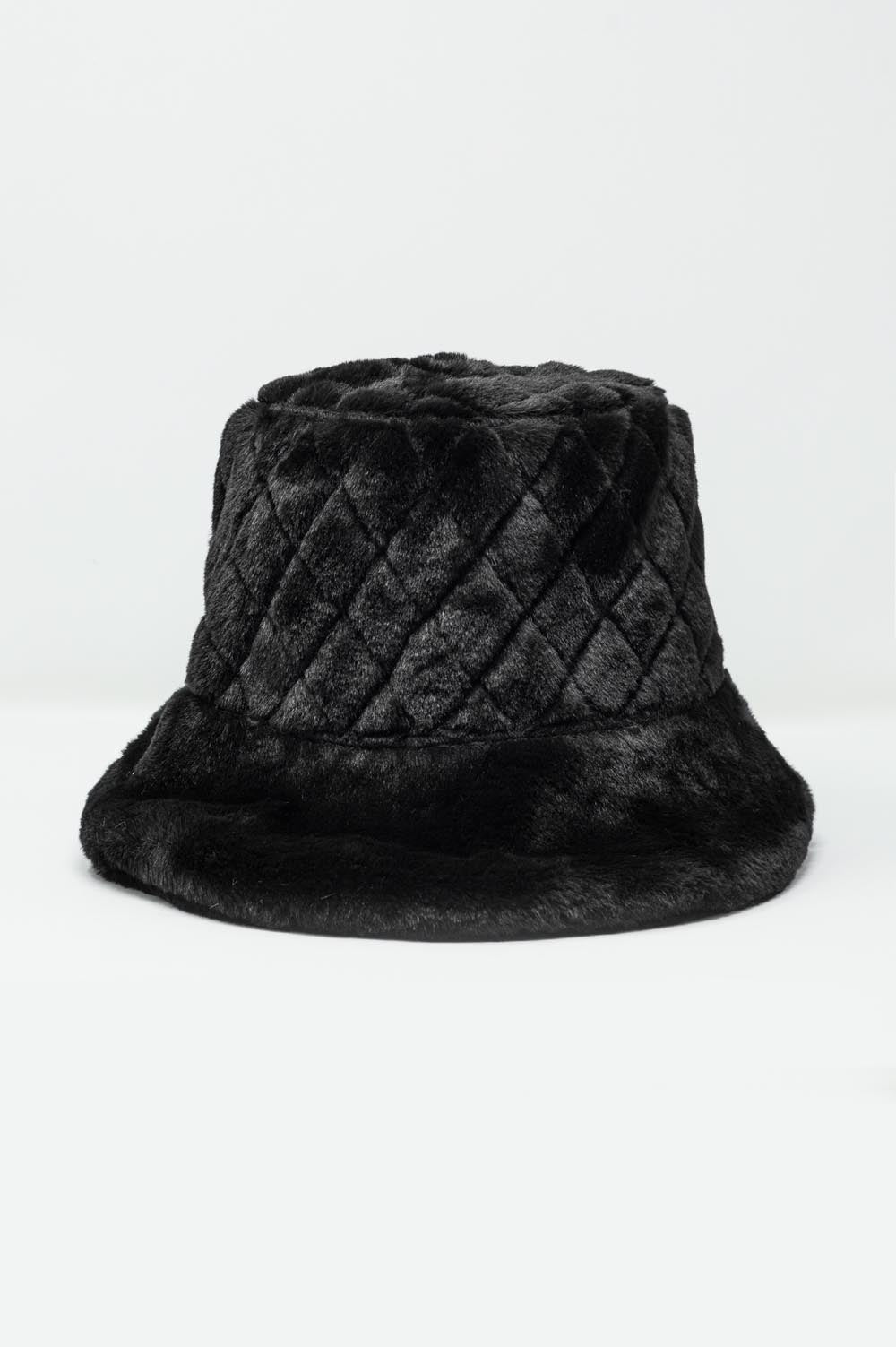 Q2 Quilted Bucket Hat In Black Faux Fur
