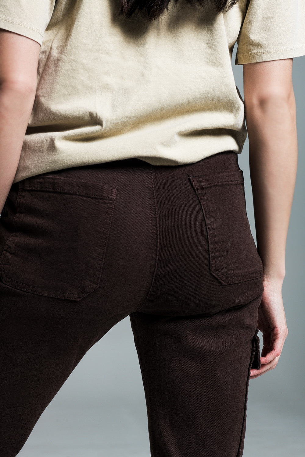 Relaxed cargo pants in dark brown