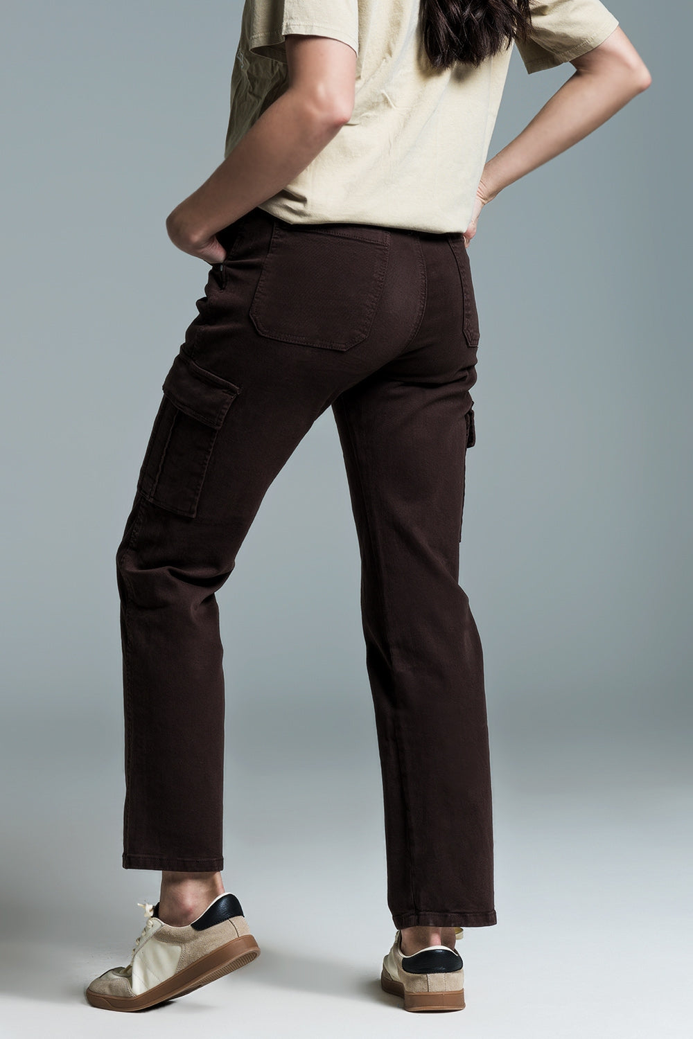 Relaxed cargo pants in dark brown