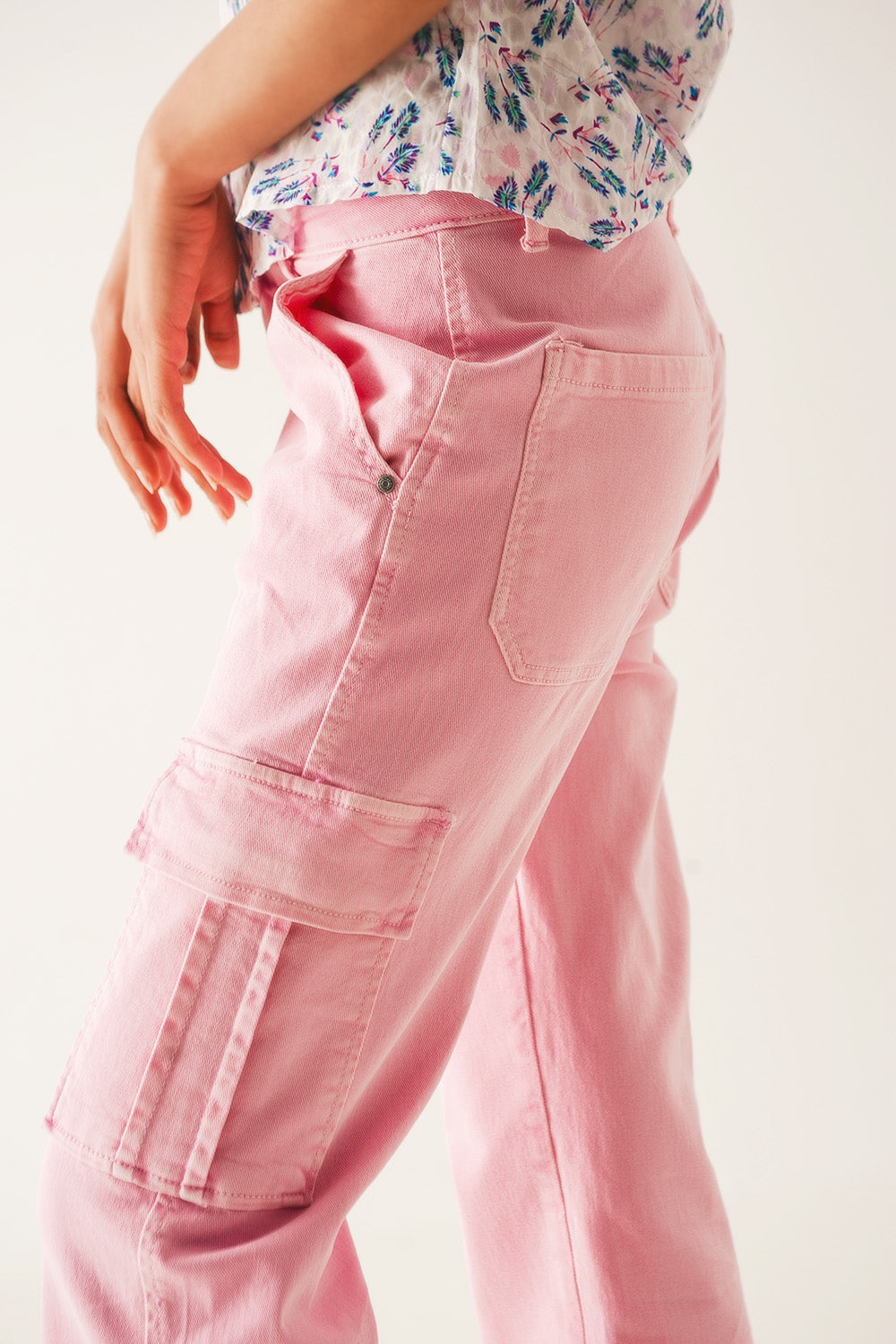 Relaxed cargo pants in pink - Szua Store