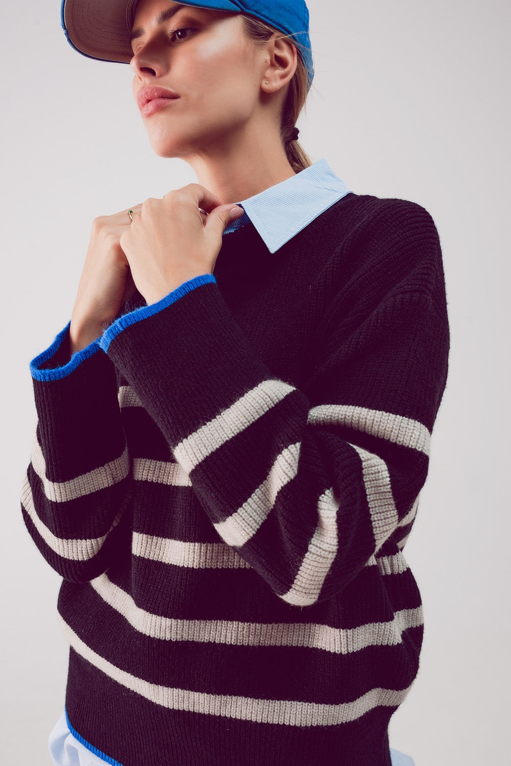 Relaxed jumper in stripe pattern in black Szua Store