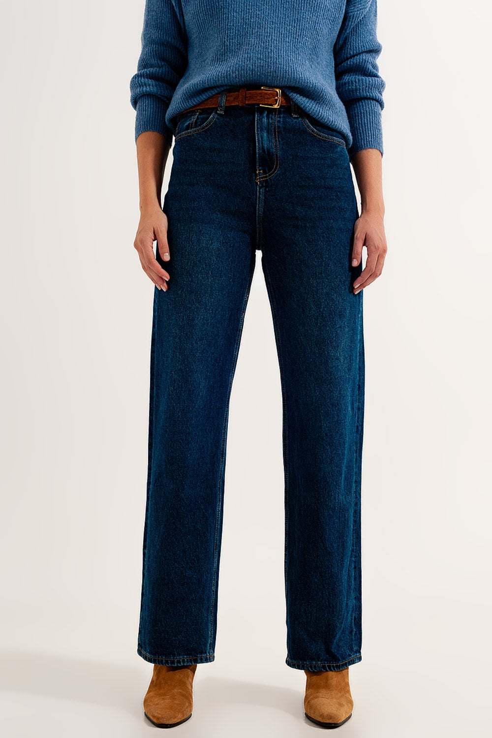 Relaxed mom fit jeans in mid wash blue