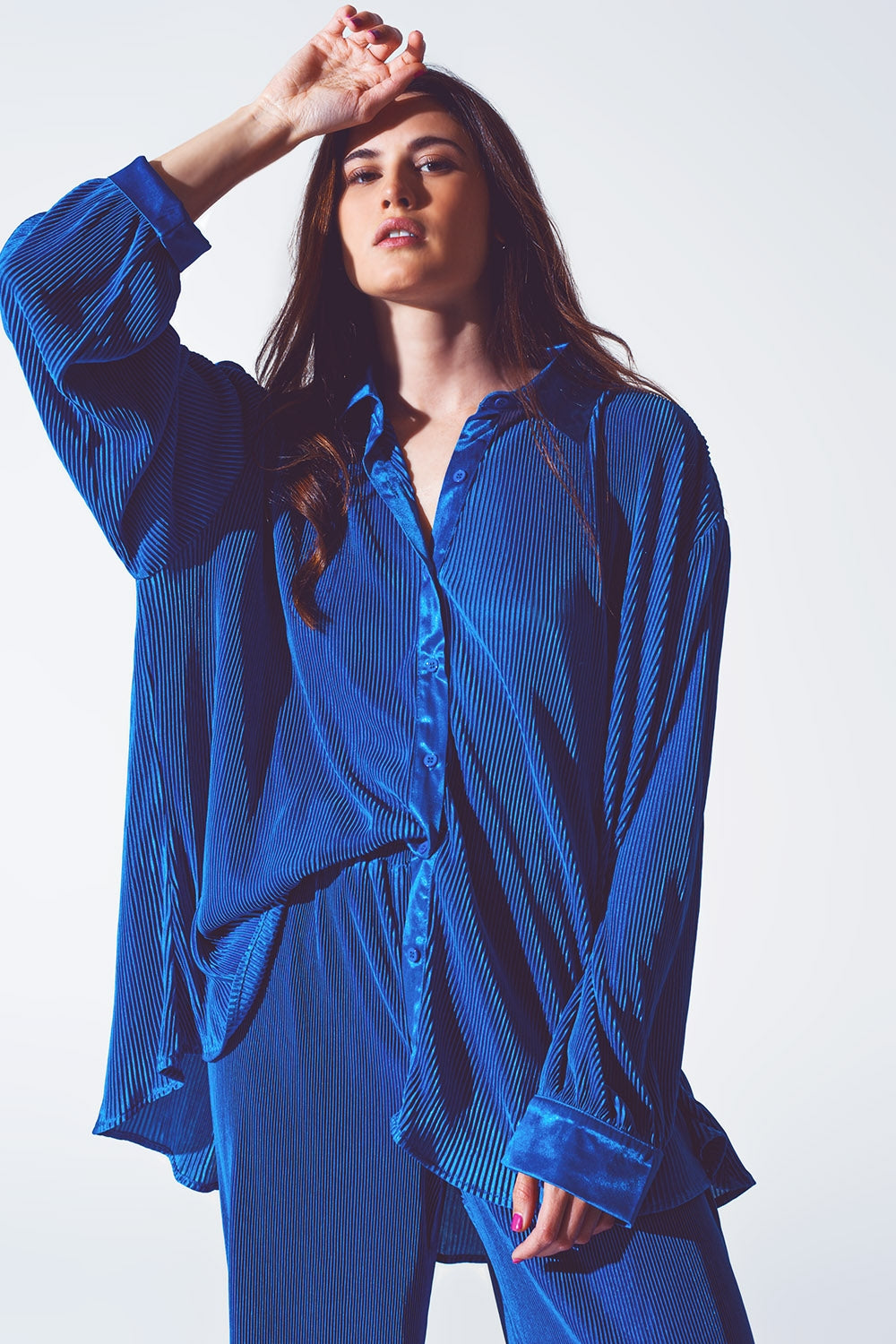 Q2 Relaxed Pleated Satin Shirt in Blue