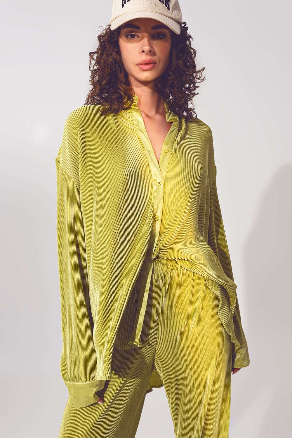 Q2 Relaxed Pleated Satin Shirt in Green
