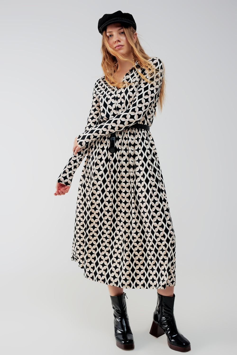 Q2 Relaxed shirt dress in black geo print