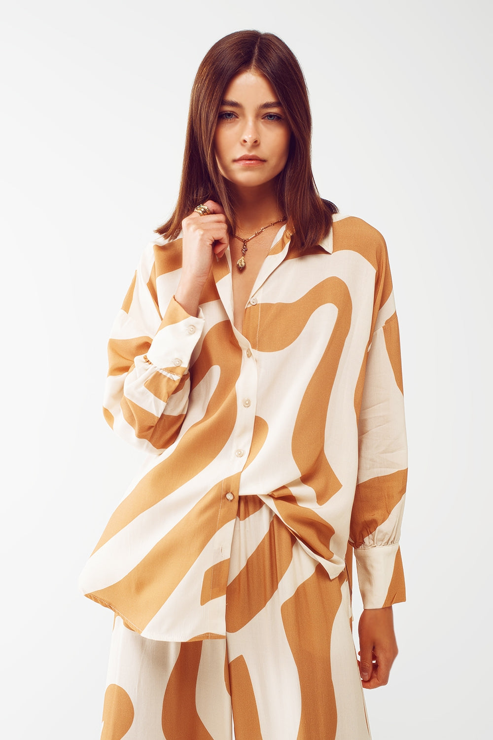 Relaxed Shirt in Beige Abstract Print