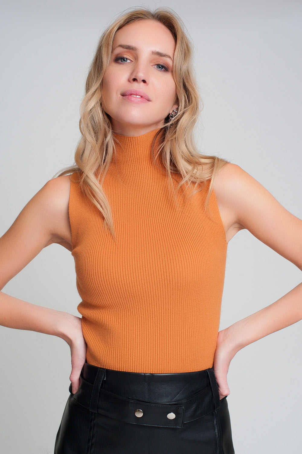 Ribbed knit sleeveless sweater with high neck in orange Szua Store
