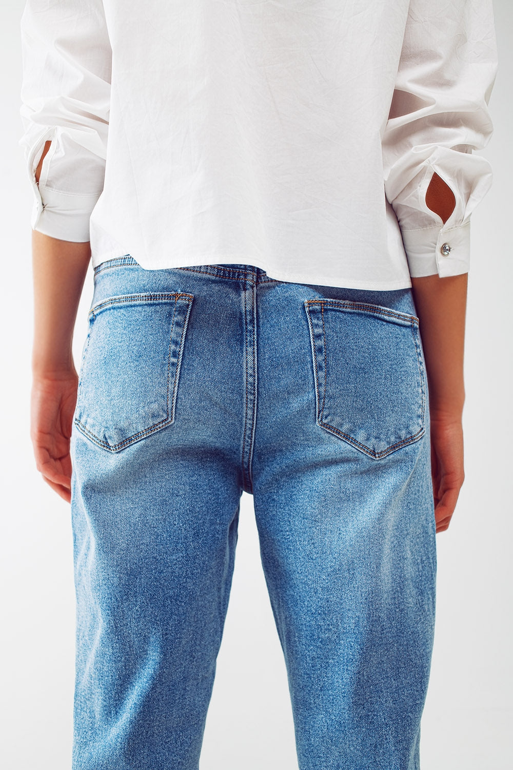 Ripped knee straight leg jeans in light blue wash - Szua Store