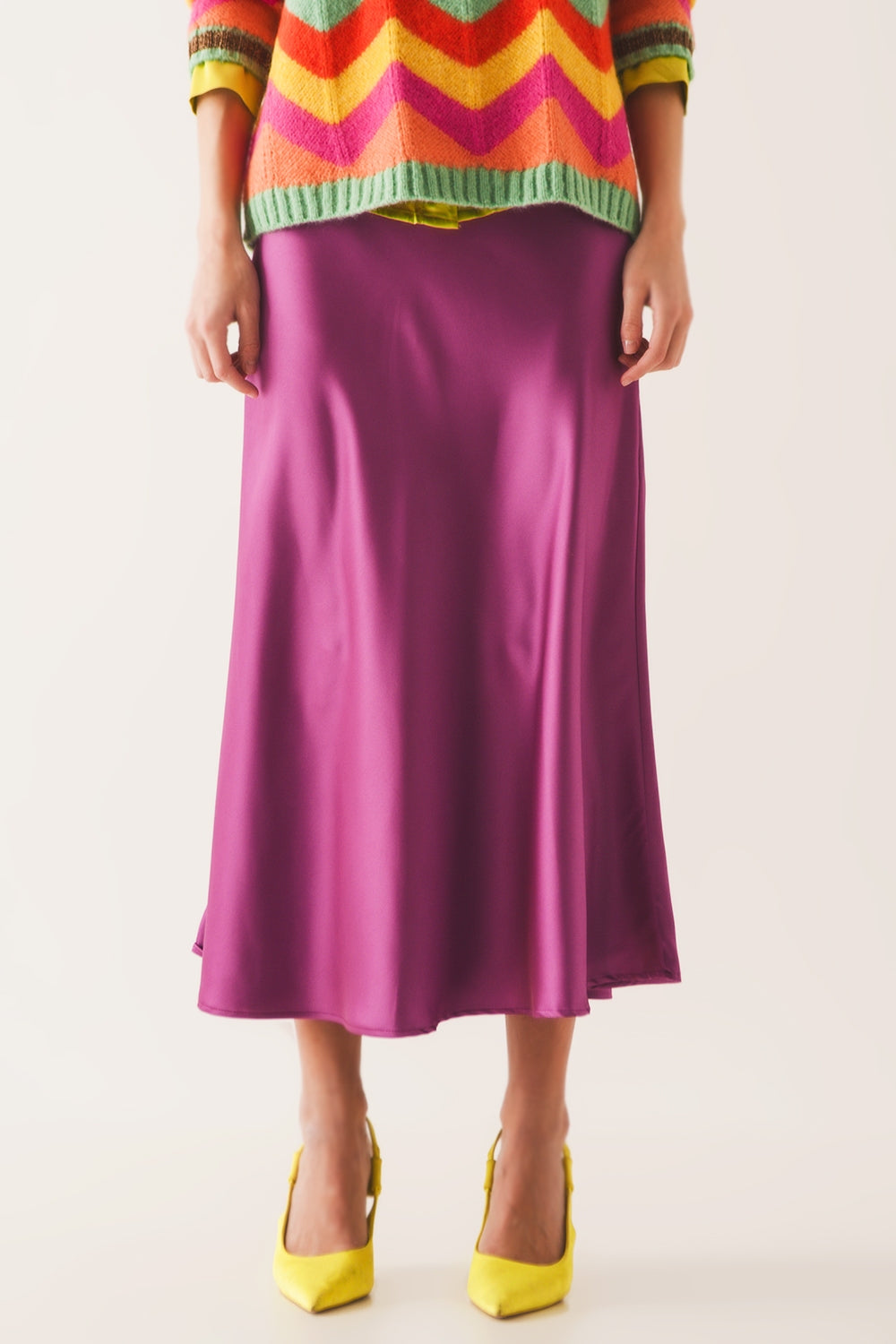 Q2 Satin midi skirt in fuchsia