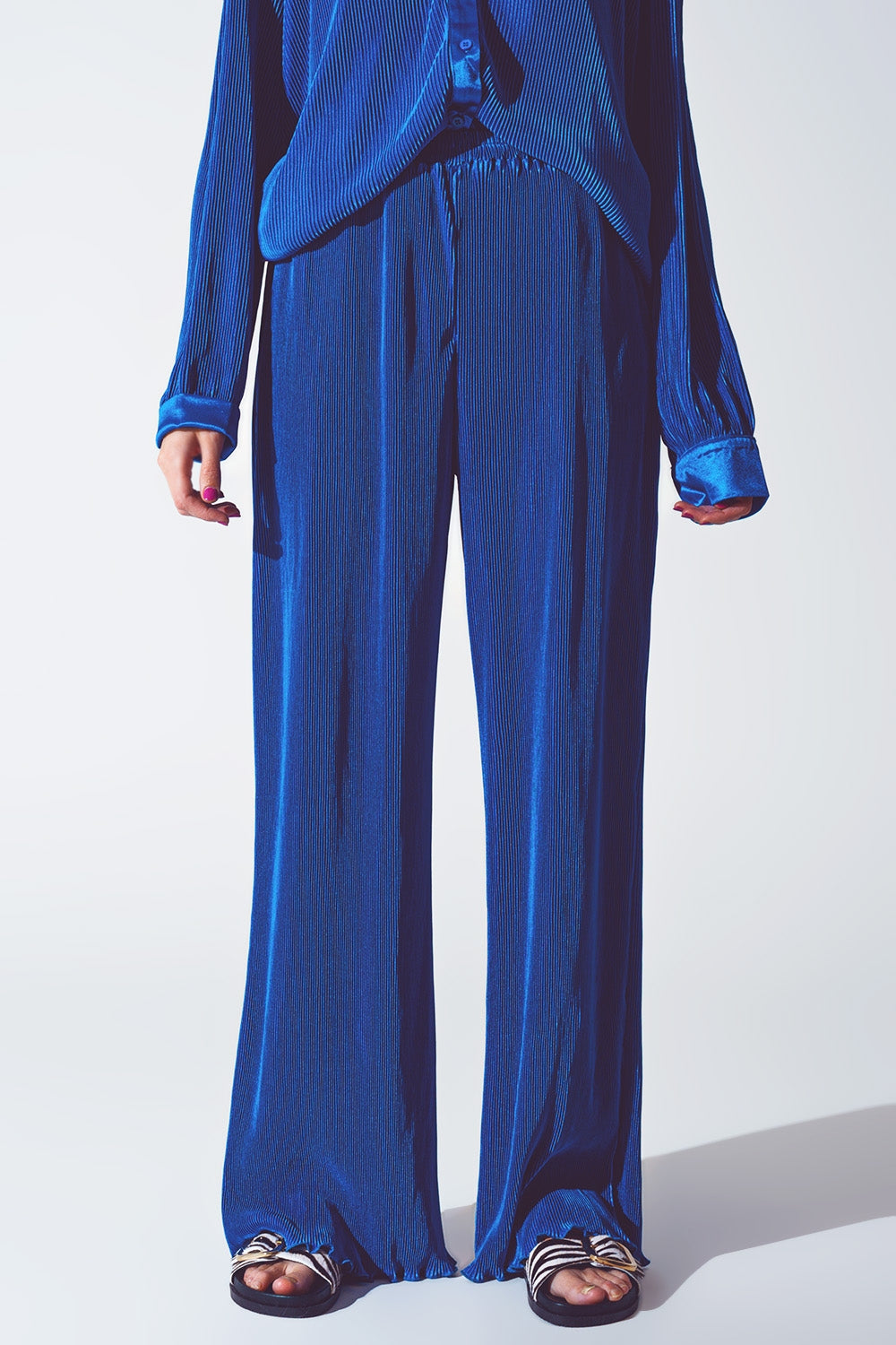 Q2 Satin Pleated Wide Leg Pants in Blue