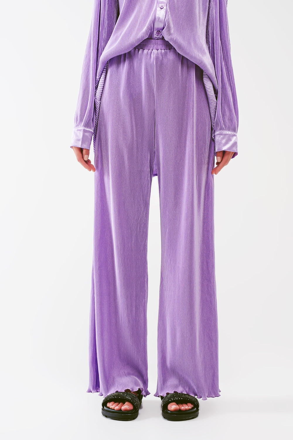 Q2 Satin Pleated Wide Leg Pants in lilac