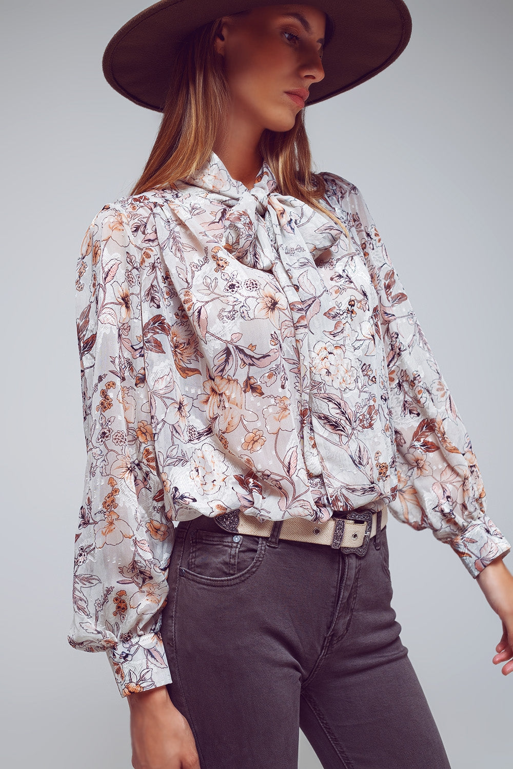 Shirt With Tie Neck And Long Sleeves In Cream Flower Print - Szua Store