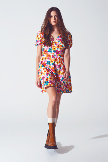 Q2 Short dress with cinched waist in multicolor floral print