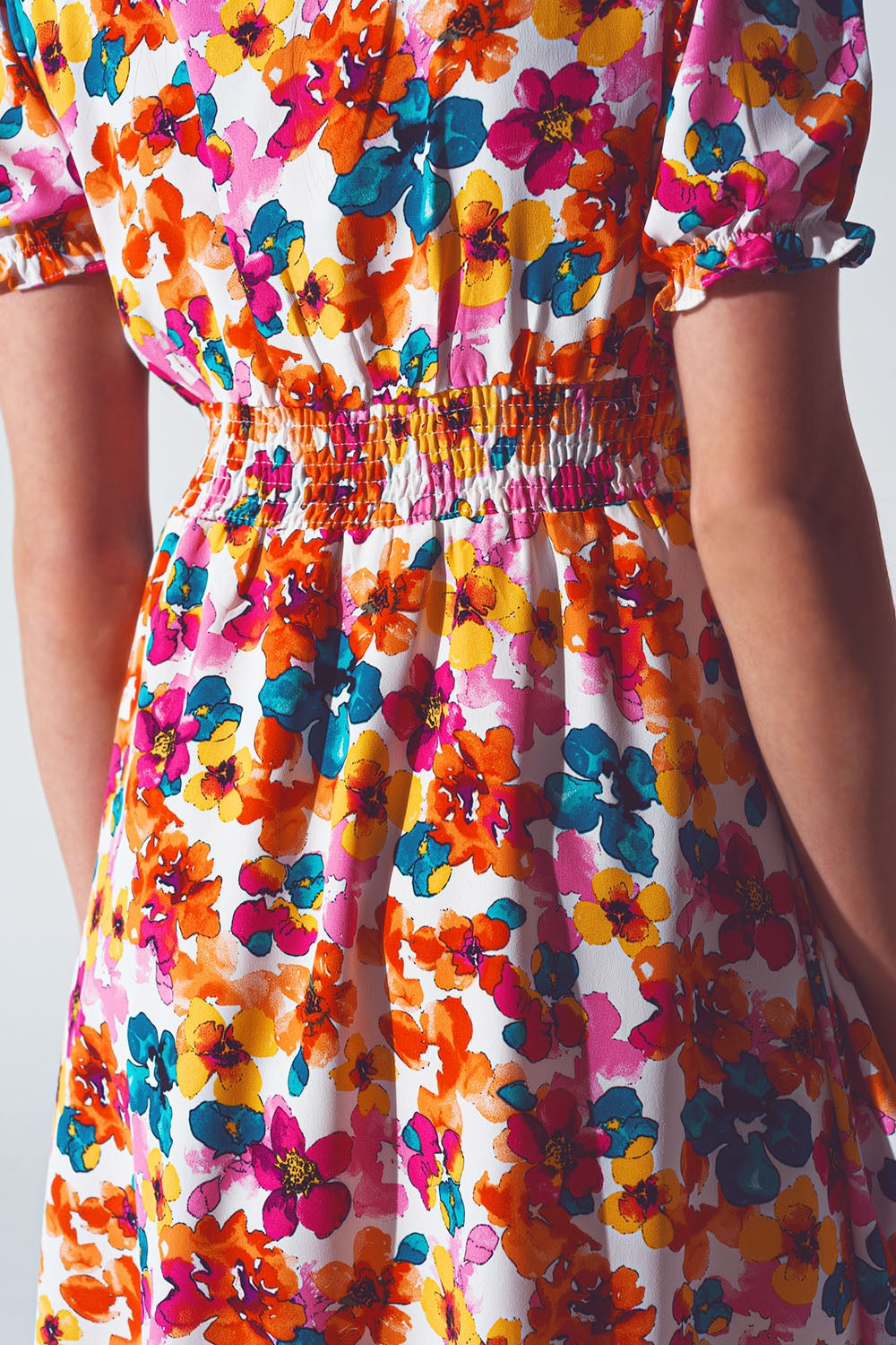 Short dress with cinched waist in multicolor floral print - Szua Store