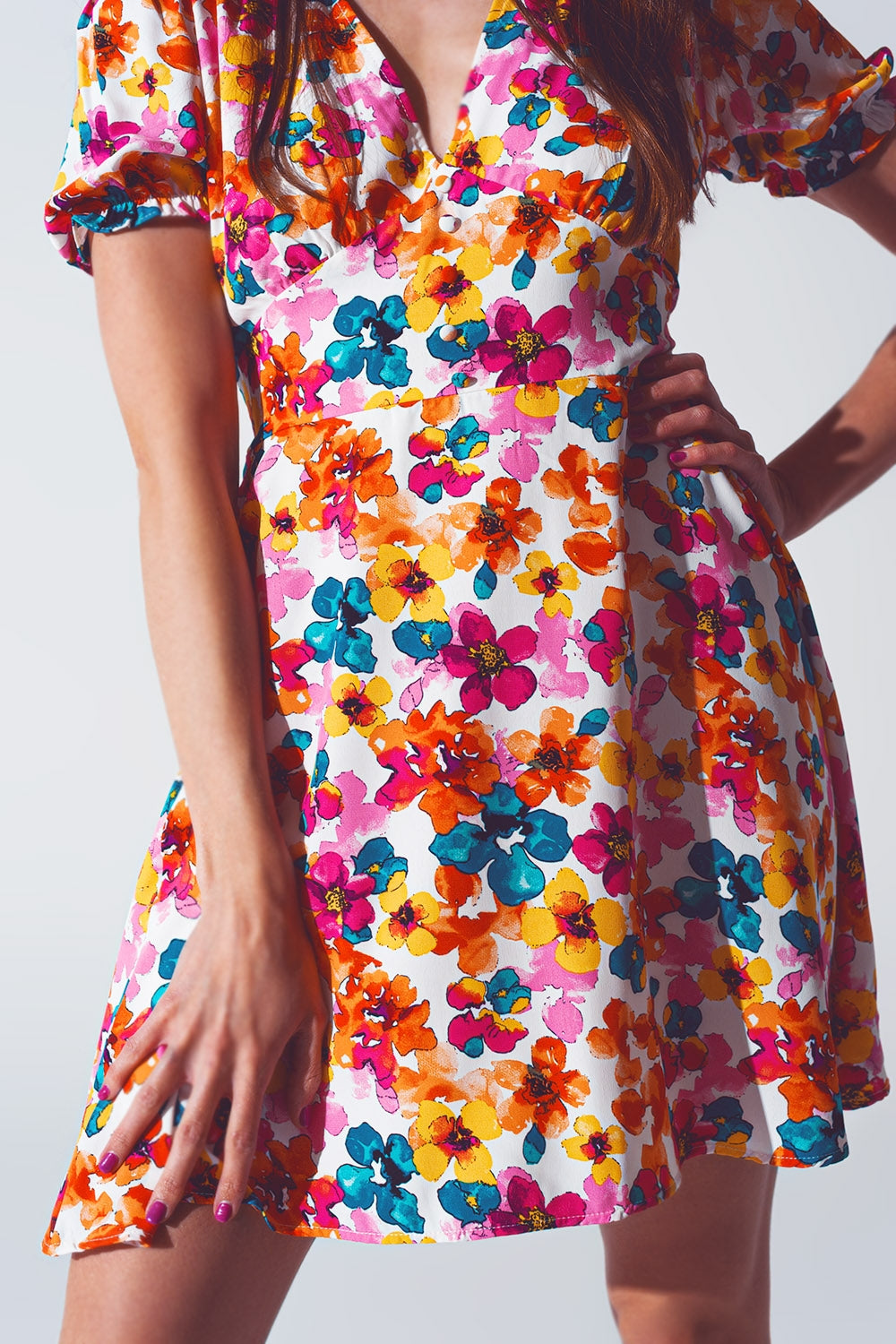 Short dress with cinched waist in multicolor floral print - Szua Store