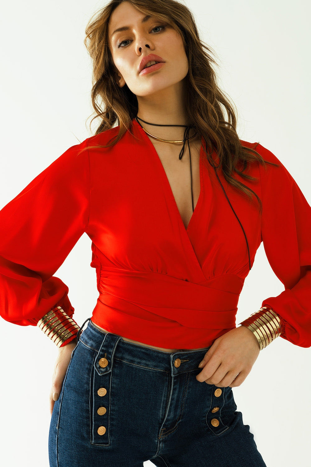 Q2 Short red crop top with long and wide sleeves
