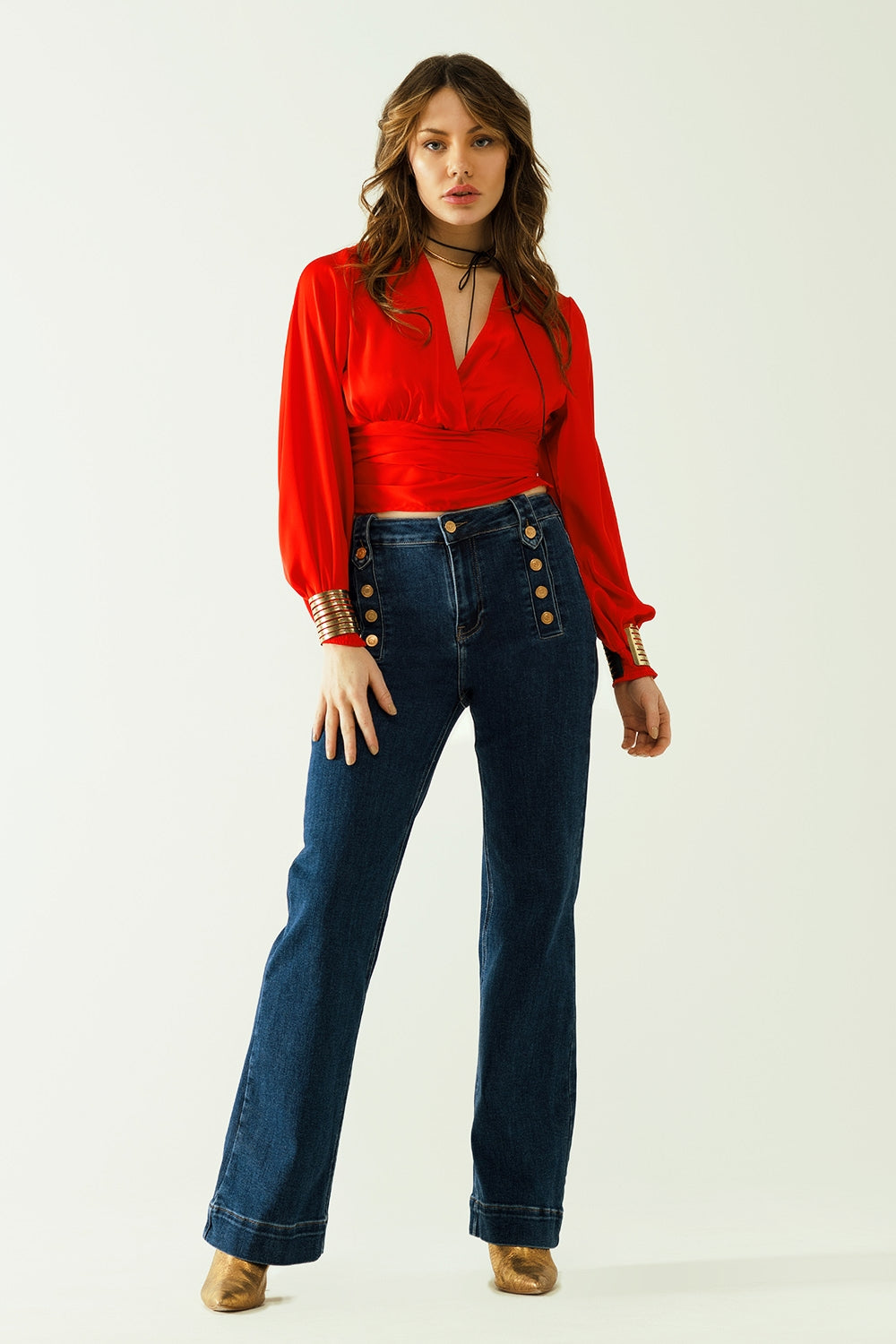 Short red crop top with long and wide sleeves