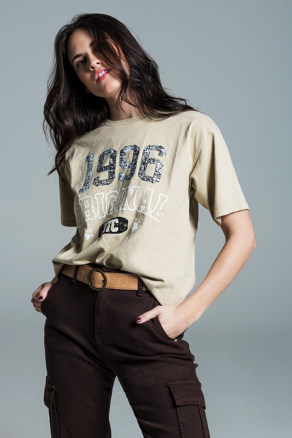 Q2 Short Sleeve Relaxed T-Shirt With 1996 Text To The Front In Beige