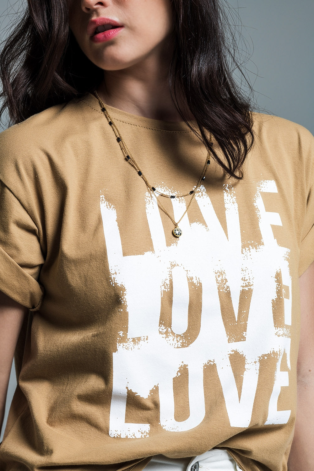 Camiseta de Manga Corta con Texto Love en el Delantero en Beige