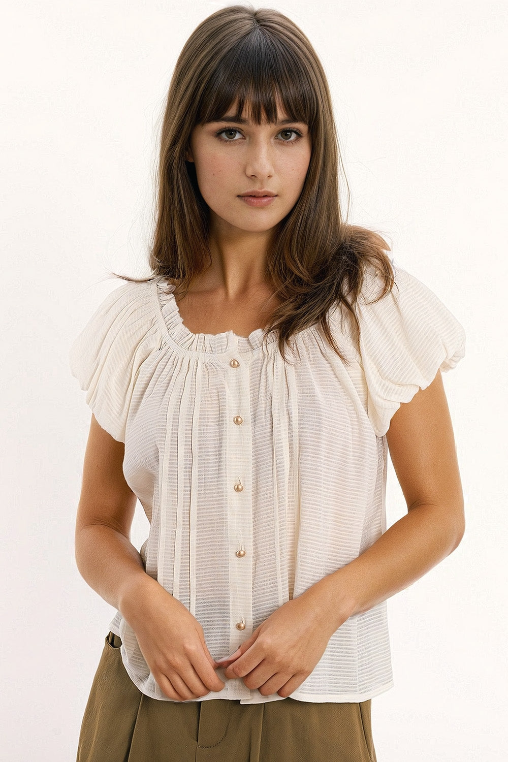 Q2 short sleeves blouse in white with frontal buttons
