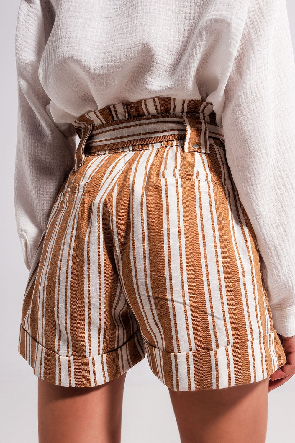 Shorts with paperbag waist in beige Szua Store