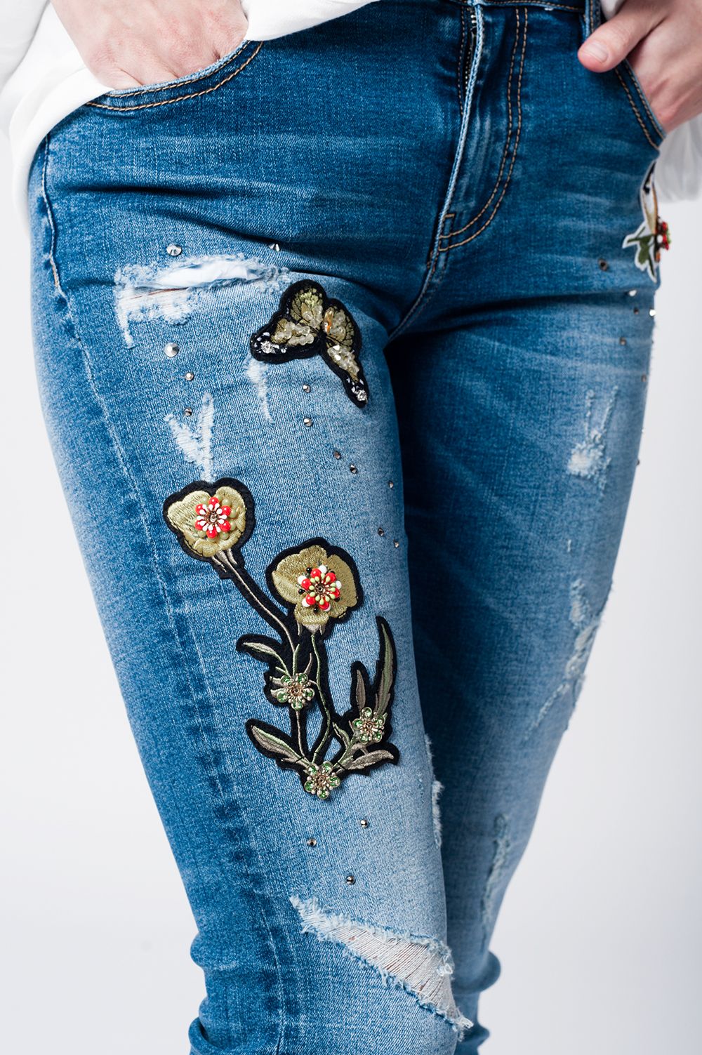 Skinny rip jeans with embroidered patches Szua Store