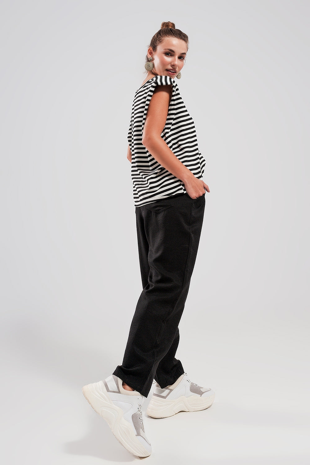 Sleeveless t shirt with shoulder pad in black stripe Szua Store