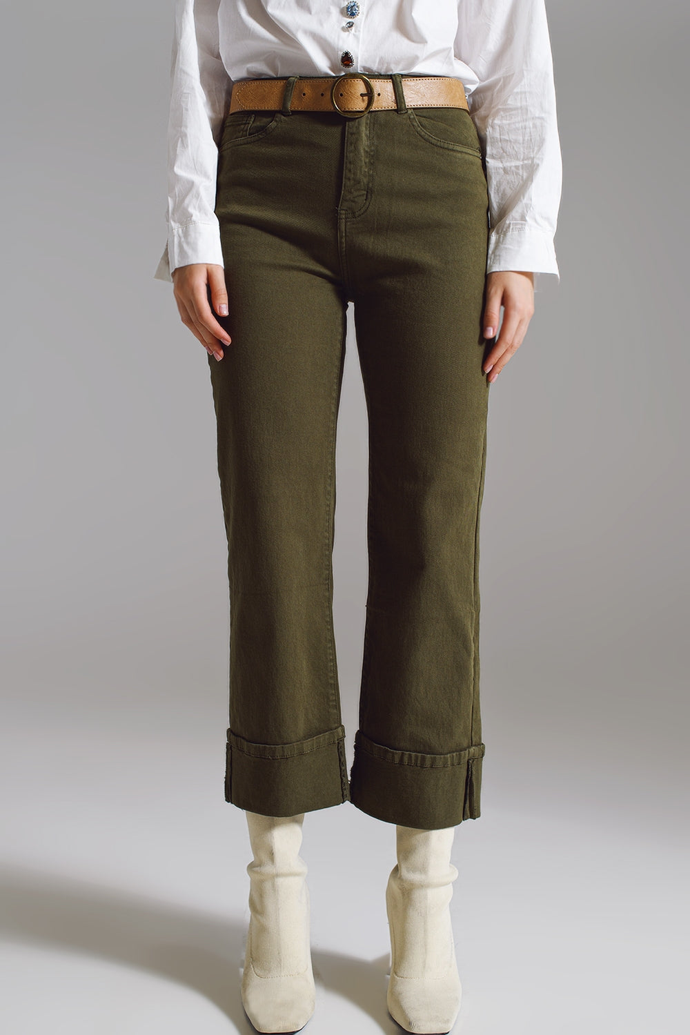 Q2 Straight Leg Jeans with Cropped Hem in dark Green